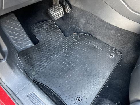 Used 2018 Volkswagen Tiguan SE w/ Panoramic Sunroof Package image 15