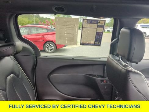 Used 2025 Chrysler Pacifica Limited FWD image 37
