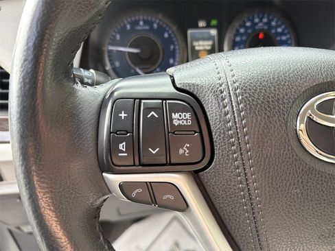 Used 2019 Toyota Sienna XLE image 18