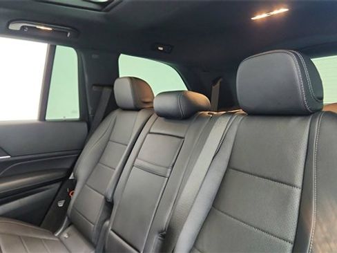 Used 2025 Mercedes-Benz GLS 450 4MATIC image 34