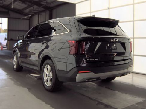 Used 2026 Kia Sorento LX FWD image 6
