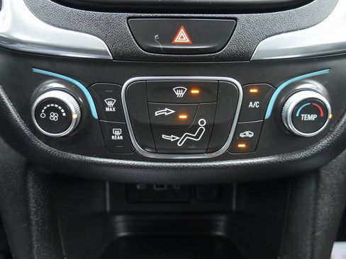 Used 2020 Chevrolet Equinox LT image 17