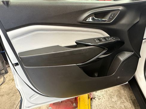 Used 2025 Chevrolet Trax LT w/ LT Convenience Package FWD image 26