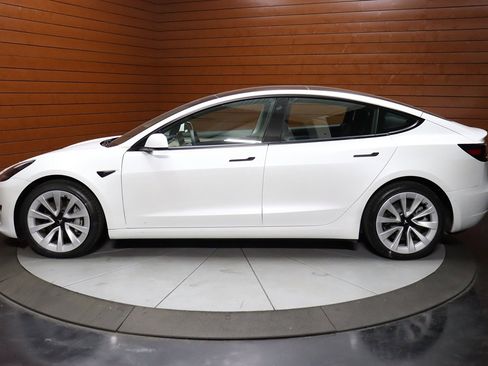 Used 2023 Tesla Model 3 Standard Range image 9