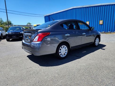 Used 2018 Nissan Versa SV FWD image 5