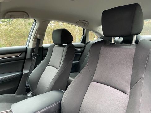 Used 2018 Honda Accord LX image 32