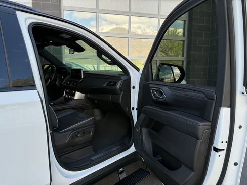 Used 2023 GMC Yukon SLT AWD/4WD image 21