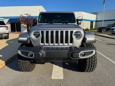 Used 2018 Jeep Wrangler Unlimited Sahara AWD/4WD image 2
