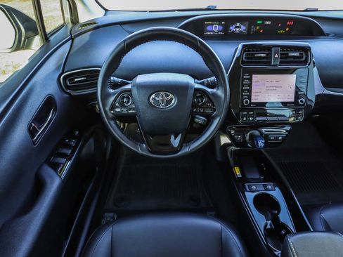 Used 2022 Toyota Prius XLE image 25