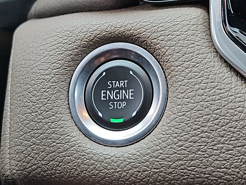 Used 2024 GMC Canyon Denali AWD/4WD image 24