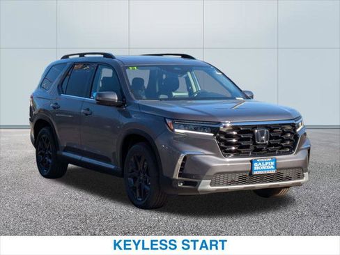 New 2025 Honda Pilot Touring image 4