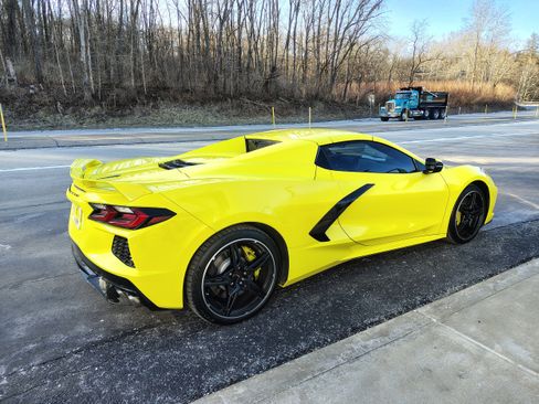 Used 2021 Chevrolet Corvette Stingray Premium Conv w/ Z51 Performance Package image 6