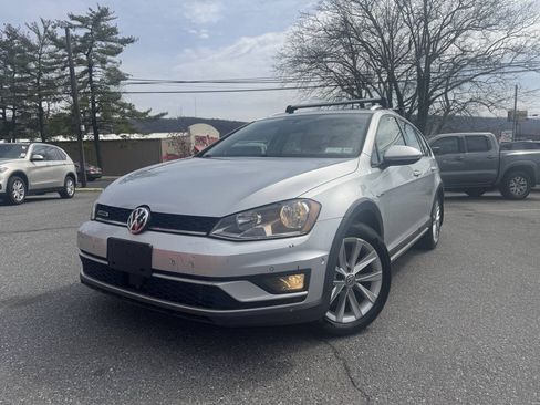 Used 2017 Volkswagen Golf Alltrack SE AWD/4WD image 2