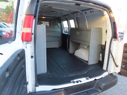 Used 2015 Chevrolet Express 2500 image 18