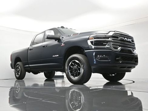 New 2026 RAM 3500 Laramie AWD/4WD image 40