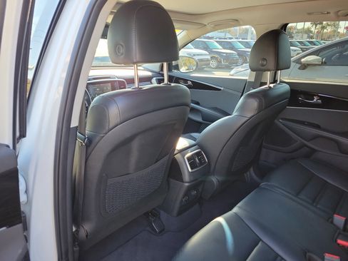 Used 2019 Kia Sorento EX image 17