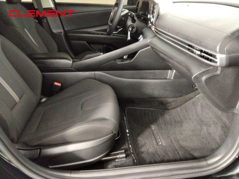 Used 2025 Hyundai Elantra SE FWD image 26