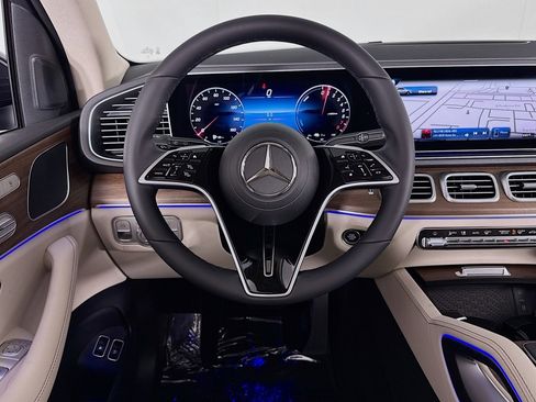 New 2026 Mercedes-Benz GLE 450e 4MATIC image 4