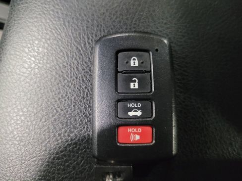 Used 2015 Toyota Camry XSE image 32