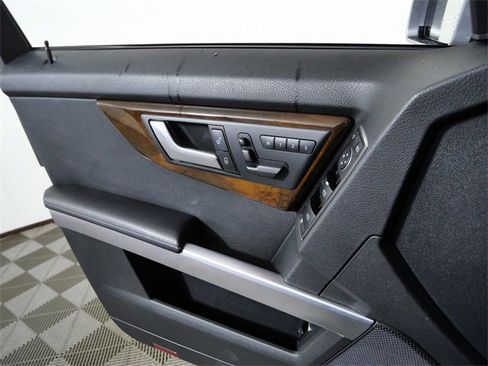 Used 2015 Mercedes-Benz GLK 350 4MATIC image 24