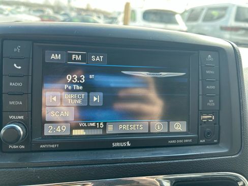 Used 2015 Chrysler Town & Country Touring-L w/ Driver Convenience Group image 22