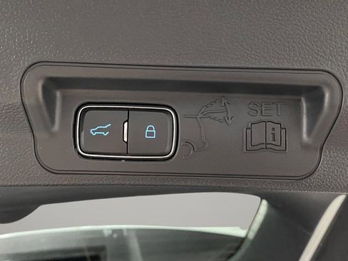 Used 2021 Ford Explorer XLT w/ Equipment Group 202A AWD/4WD image 9