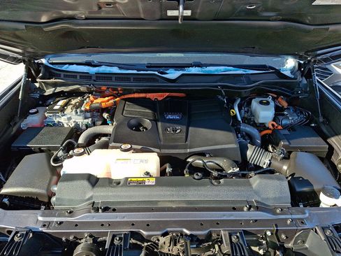 Used 2023 Toyota Sequoia Platinum image 30