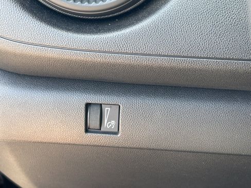 Used 2025 Chevrolet Colorado W/T RWD image 17