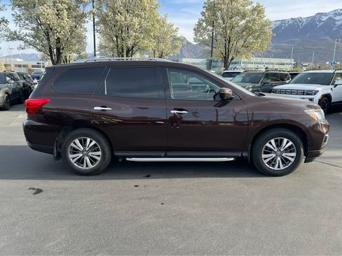 Used 2019 Nissan Pathfinder SL image 6