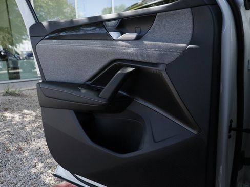 Certified 2025 Volkswagen Tiguan S FWD image 18