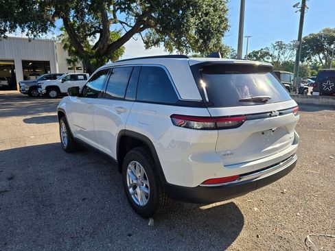 New 2025 Jeep Grand Cherokee Laredo X w/ Luxury Tech Group I image 4