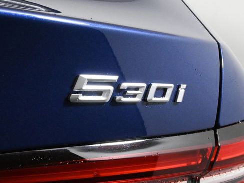Used 2026 BMW 530i xDrive w/ Premium Package image 40