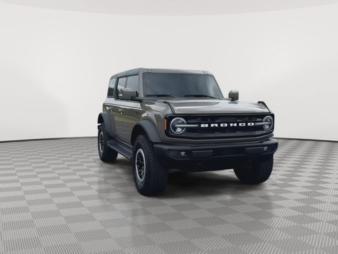 Used 2025 Ford Bronco Outer Banks w/ Sasquatch Package AWD/4WD image 3