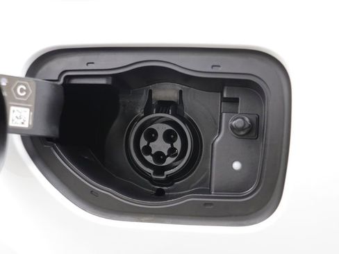 Used 2023 Jeep Grand Cherokee Overland w/ Advanced Protech Group III image 4