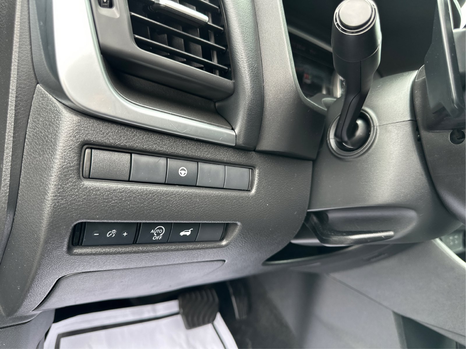 Used 2024 Nissan Rogue SV AWD/4WD image 19