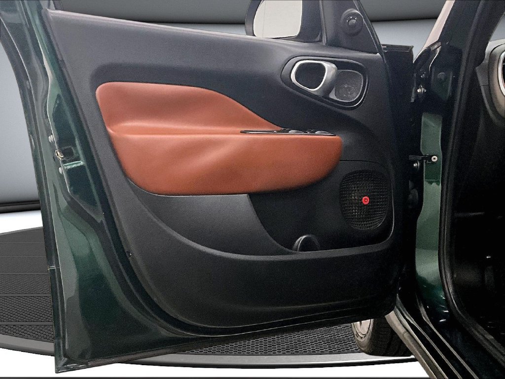 Used 2014 FIAT 500L Trekking w/ Popular Equipment Group FWD image 19