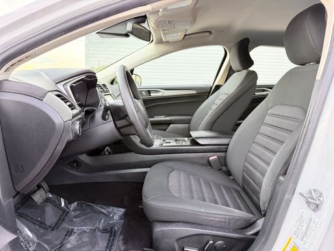 Used 2019 Ford Fusion SE FWD image 13