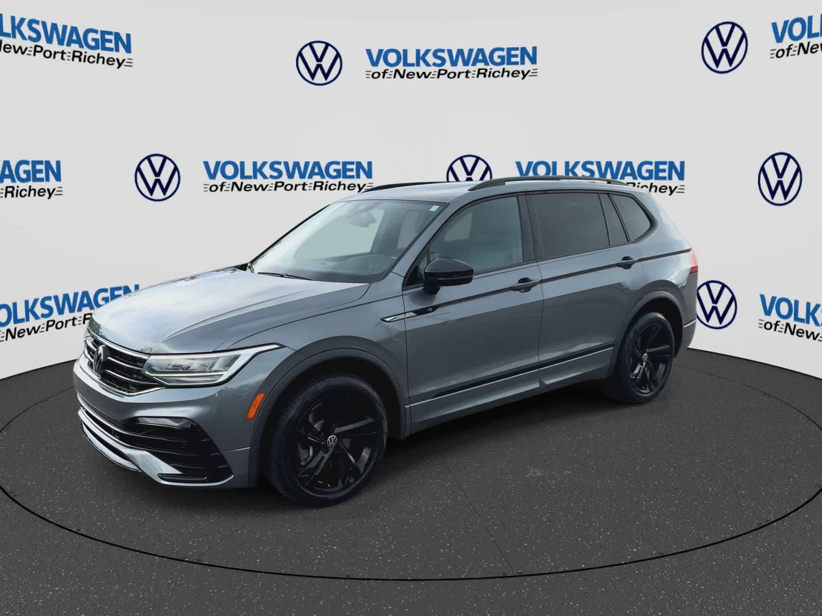 Used 2024 Volkswagen Tiguan SE R-Line FWD image 4