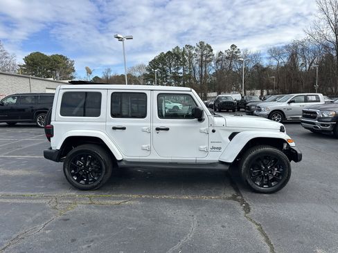 Used 2023 Jeep Wrangler Sahara w/ Cold Weather Group image 10