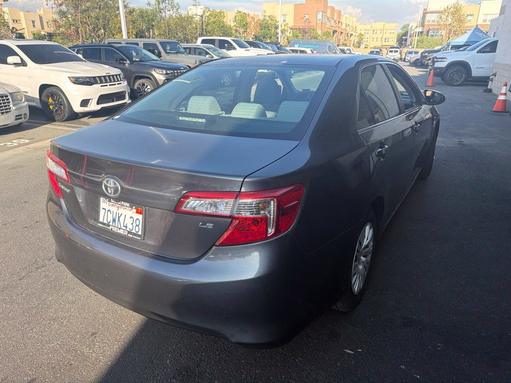 Used 2014 Toyota Camry LE FWD image 5