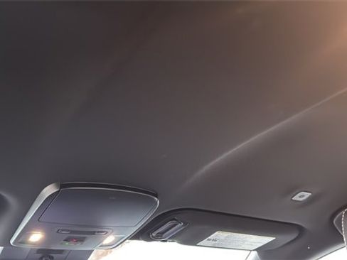 Used 2025 Toyota Camry SE image 12