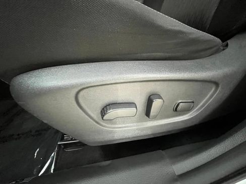 Used 2018 Nissan Rogue SV w/ Premium Package AWD/4WD image 28