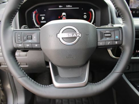 Used 2025 Nissan Rogue SL w/ SL Premium Package image 12