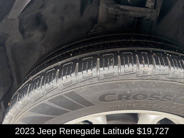 Used 2023 Jeep Renegade Latitude AWD/4WD image 10
