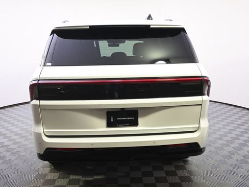 New 2026 Lincoln Navigator Reserve w/ Jet Appearance Package AWD/4WD image 5