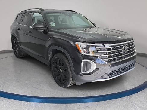 Certified 2024 Volkswagen Atlas SE image 3