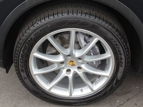 Used 2019 Porsche Cayenne image 28