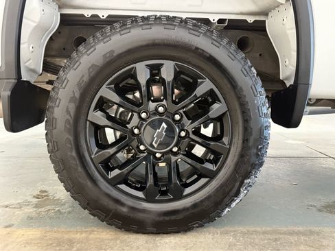 Certified 2025 Chevrolet Silverado 2500 Custom w/ Custom Value Package image 9