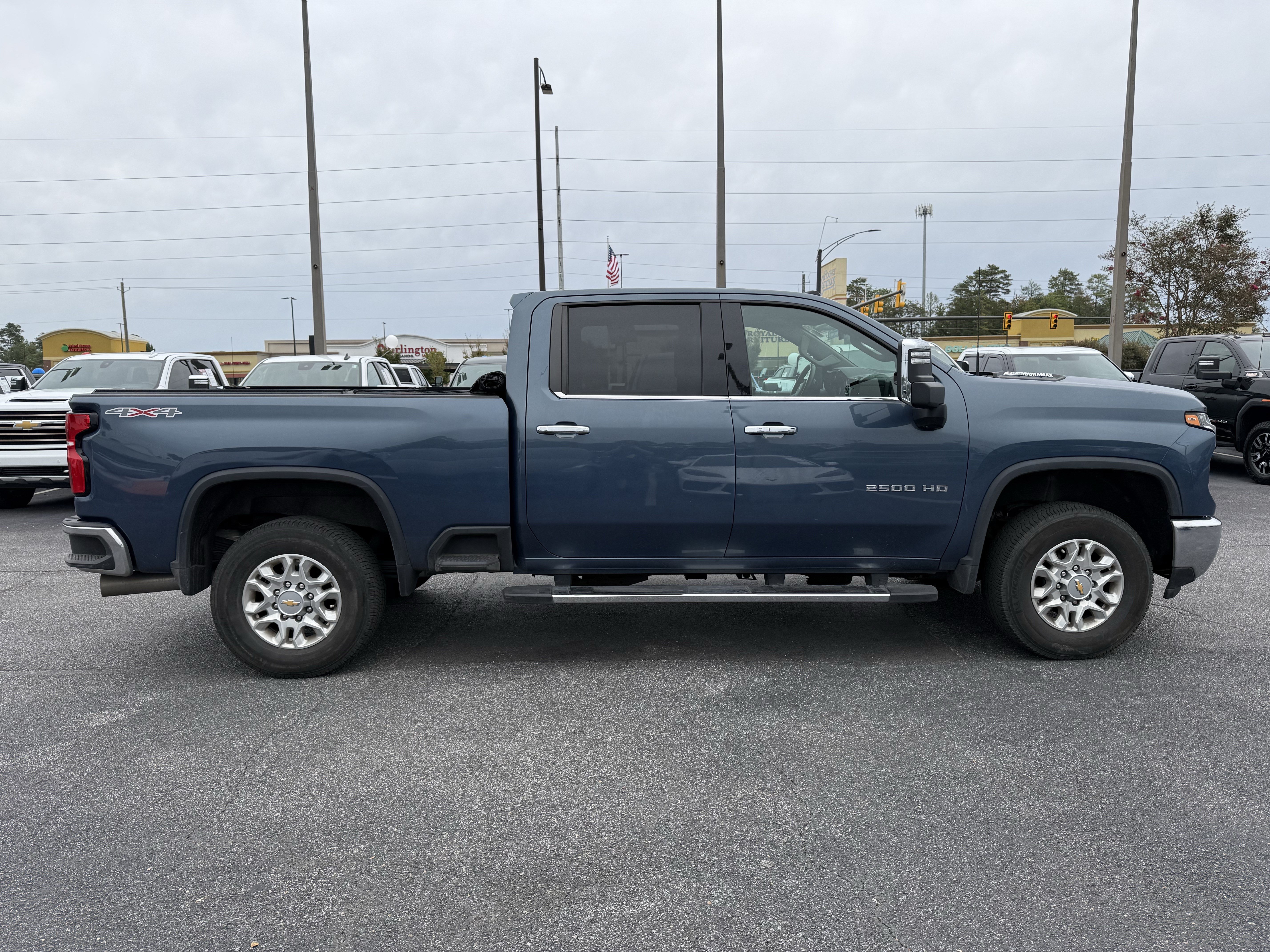 Used 2025 Chevrolet Silverado 2500 LTZ w/ LTZ Convenience Package AWD/4WD image 12