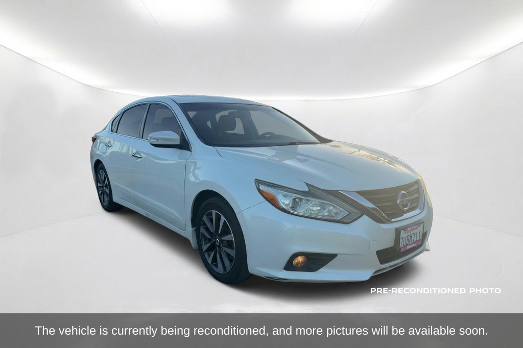 Used 2016 Nissan Altima 2.5 SV w/ Convenience Package FWD image 3
